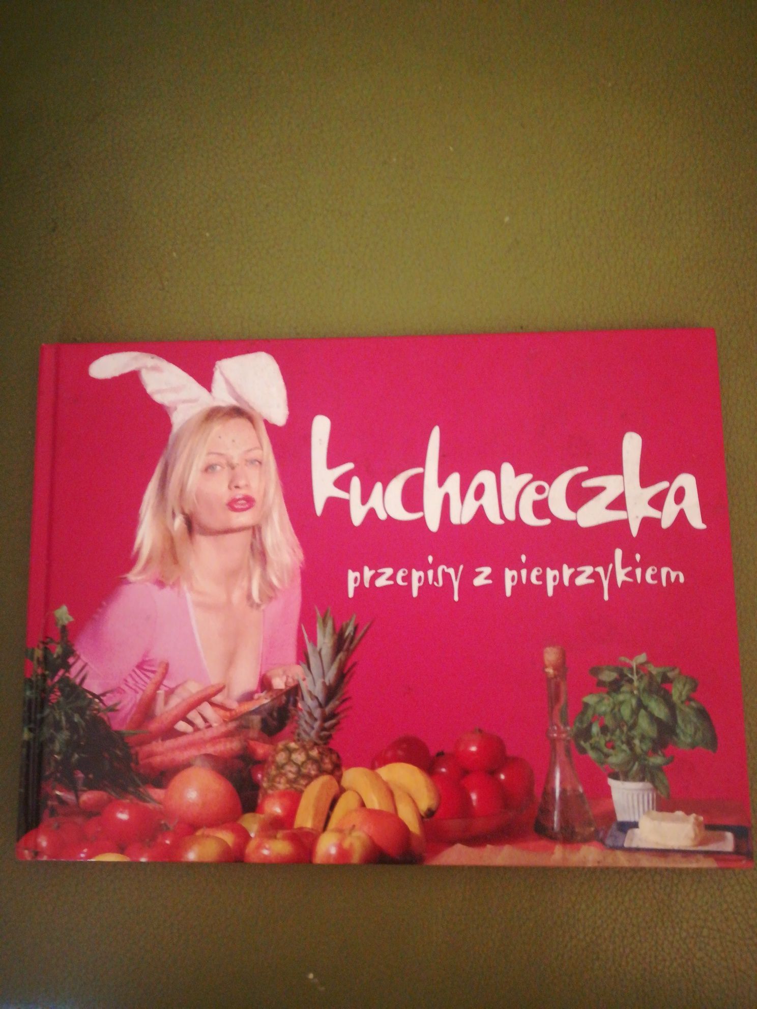 książka "Kuchareczka. Przepisy z pieprzykiem" Ola Dembska