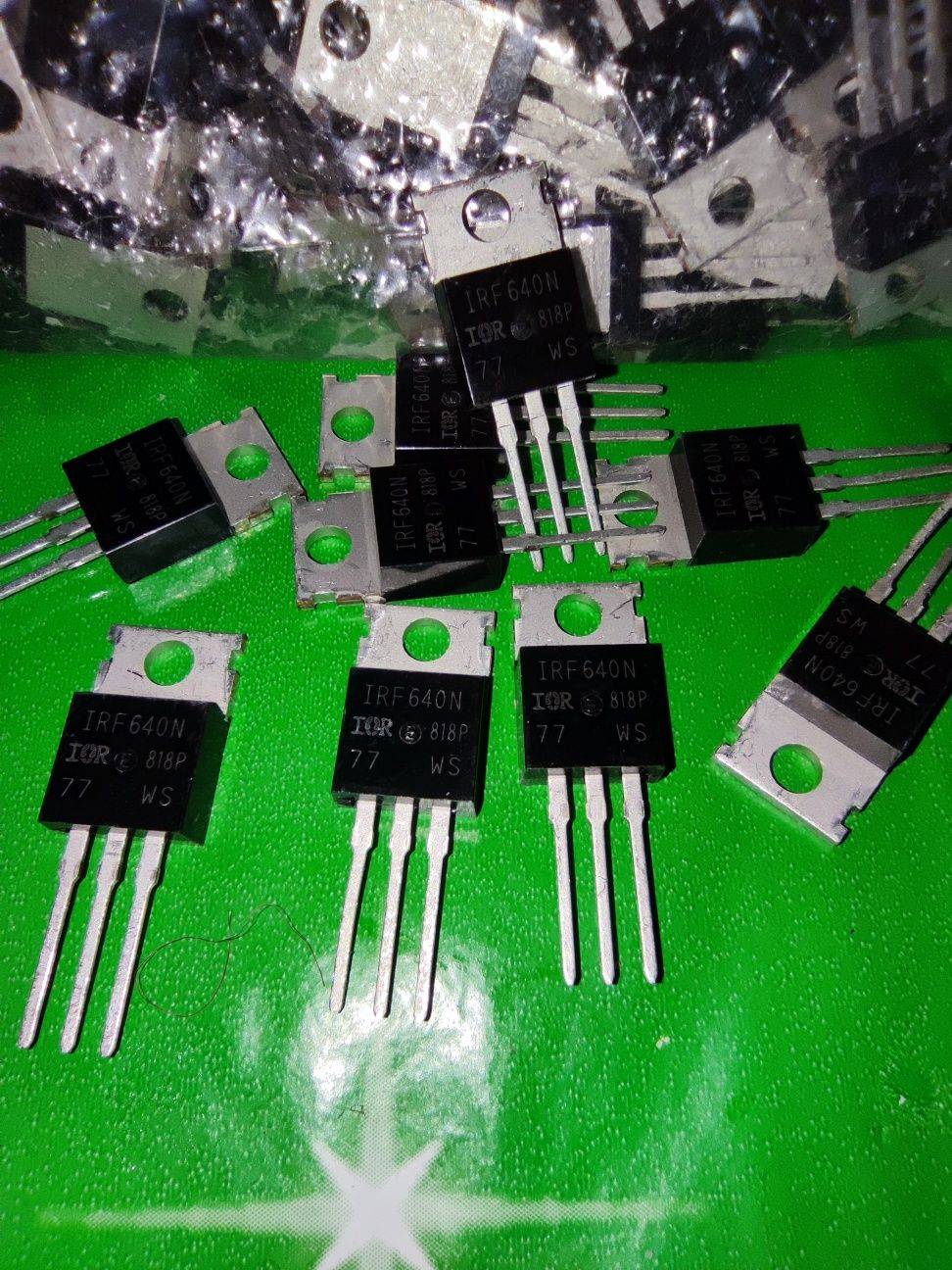 Транзистор полевой MOSFET IRF640N