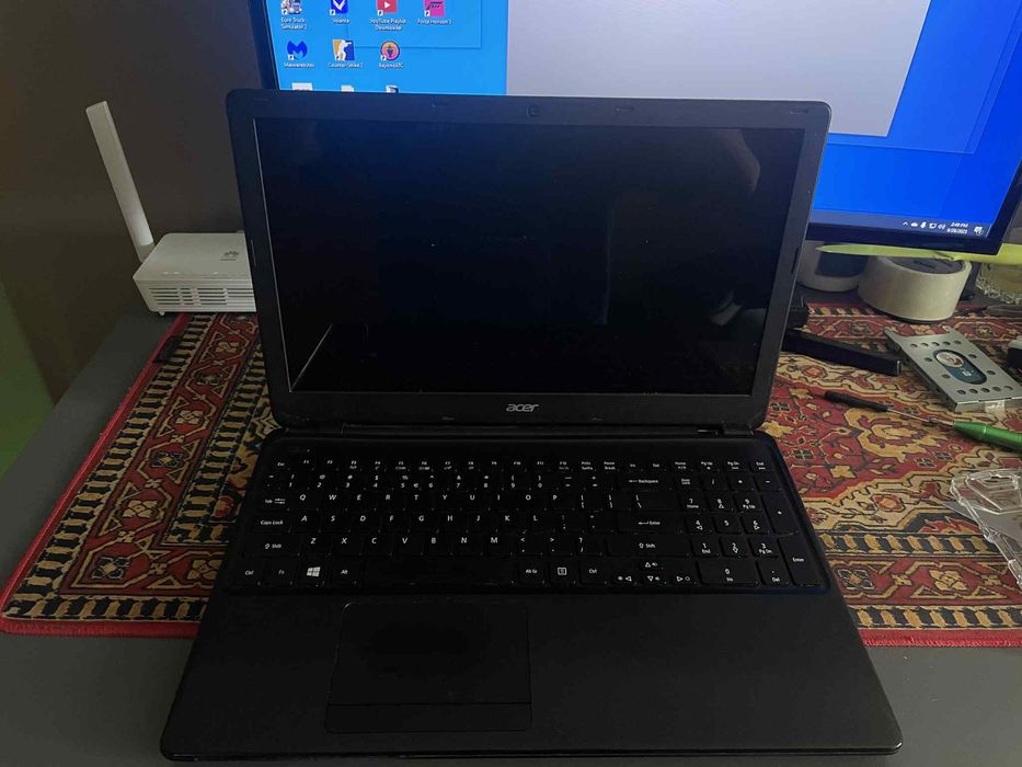 Laptop acer aspire E1