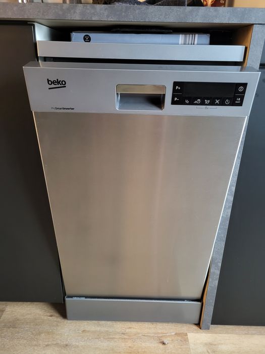 Zmywarka wolonstojąca 45cm Beko DFS2813X