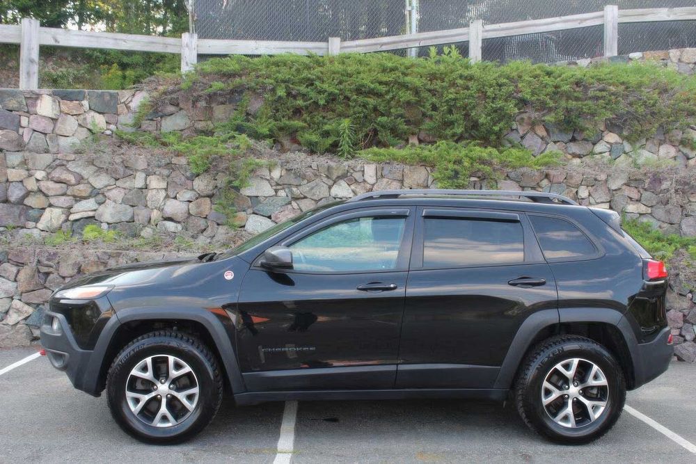 Jeep Cherokee Trailhawk      2018