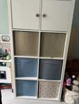 Regal kallax ikea, dwa wklady z drzwiami plus pudelka