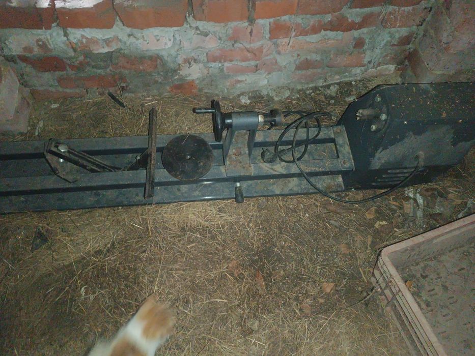 Токарний станок по дереву