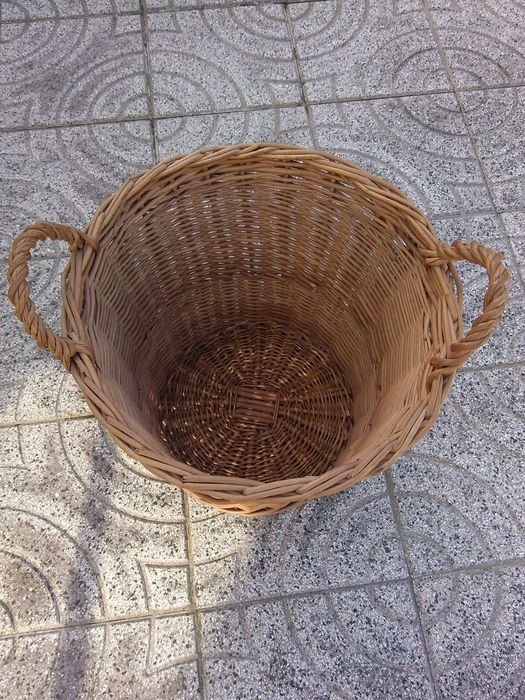 Cesto em verga para lenha