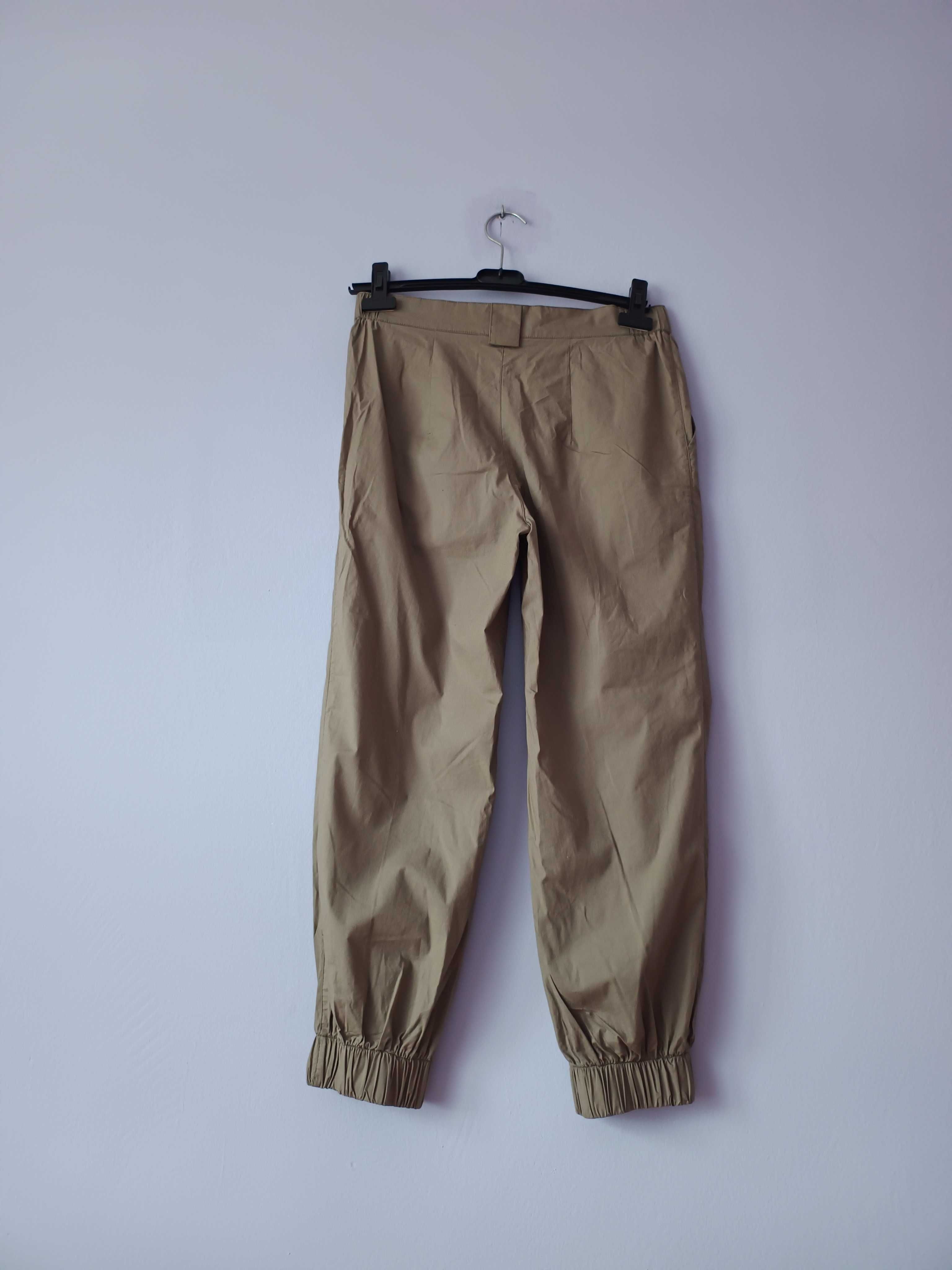 Komplet marynarka i spodnie. Kolor khaki, S, stan bardzo dobry.