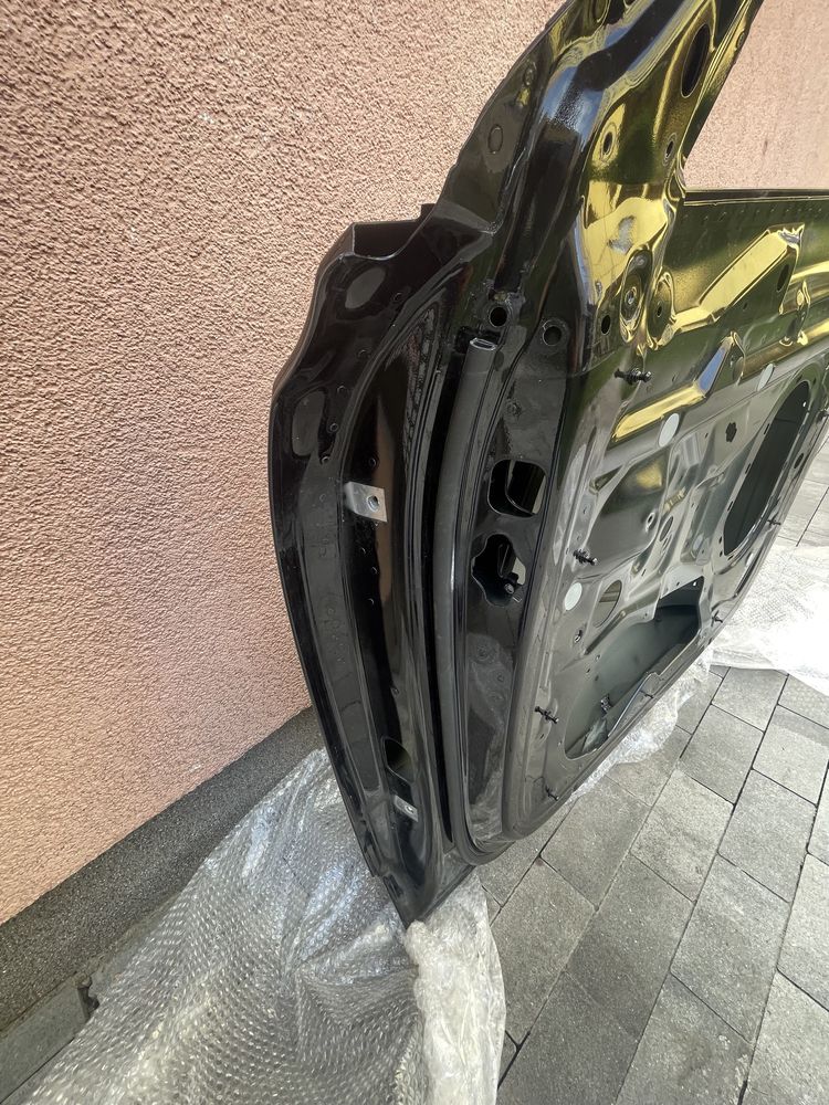 Двері передні на Audi Q8
