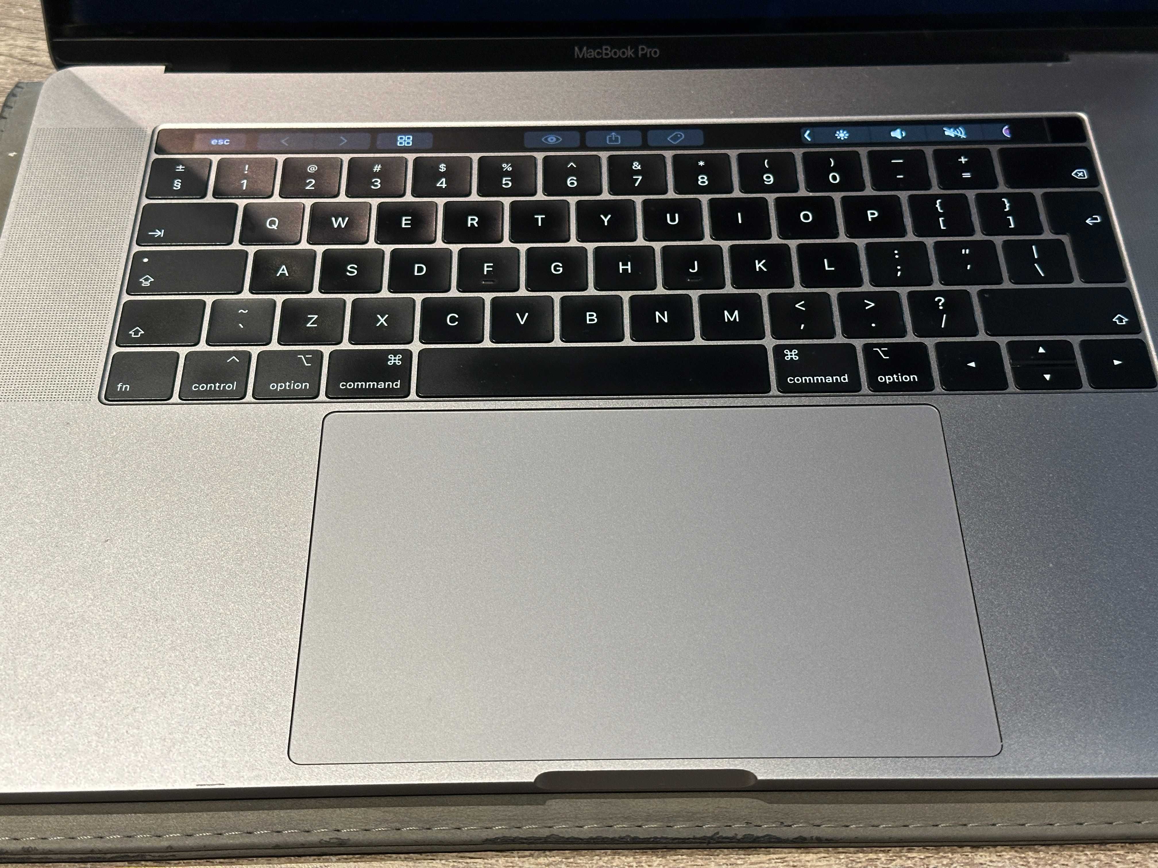 MacBook Pro 15" (late 2019) i7/16/256 notebook