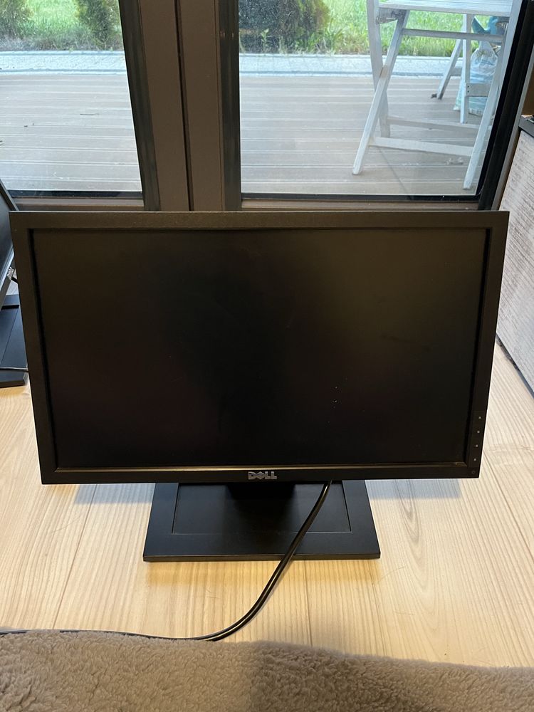Czarny monitor dell 18”
