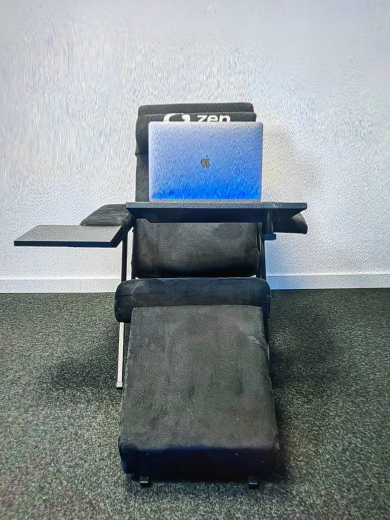 Fotel do laptopa z podnóżkiem