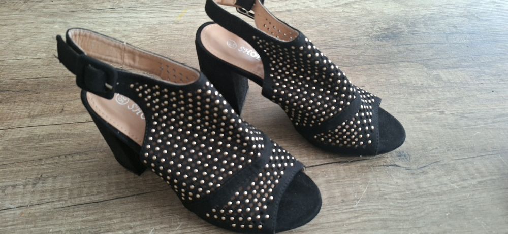 Buty damskie na słupku