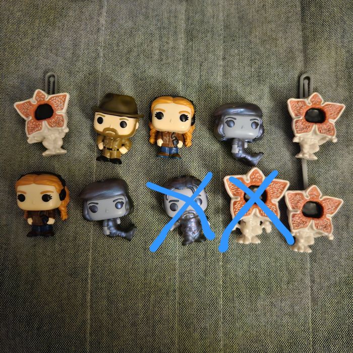 Zamienię figurki stranger things kinder joy