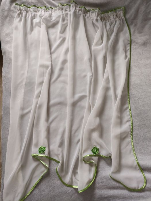 Firany białe z zieloną różą 140x120