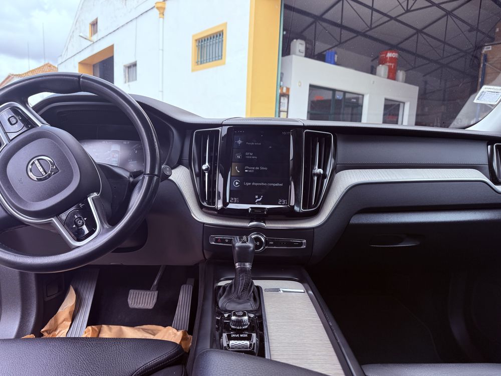 Volvo xc60.