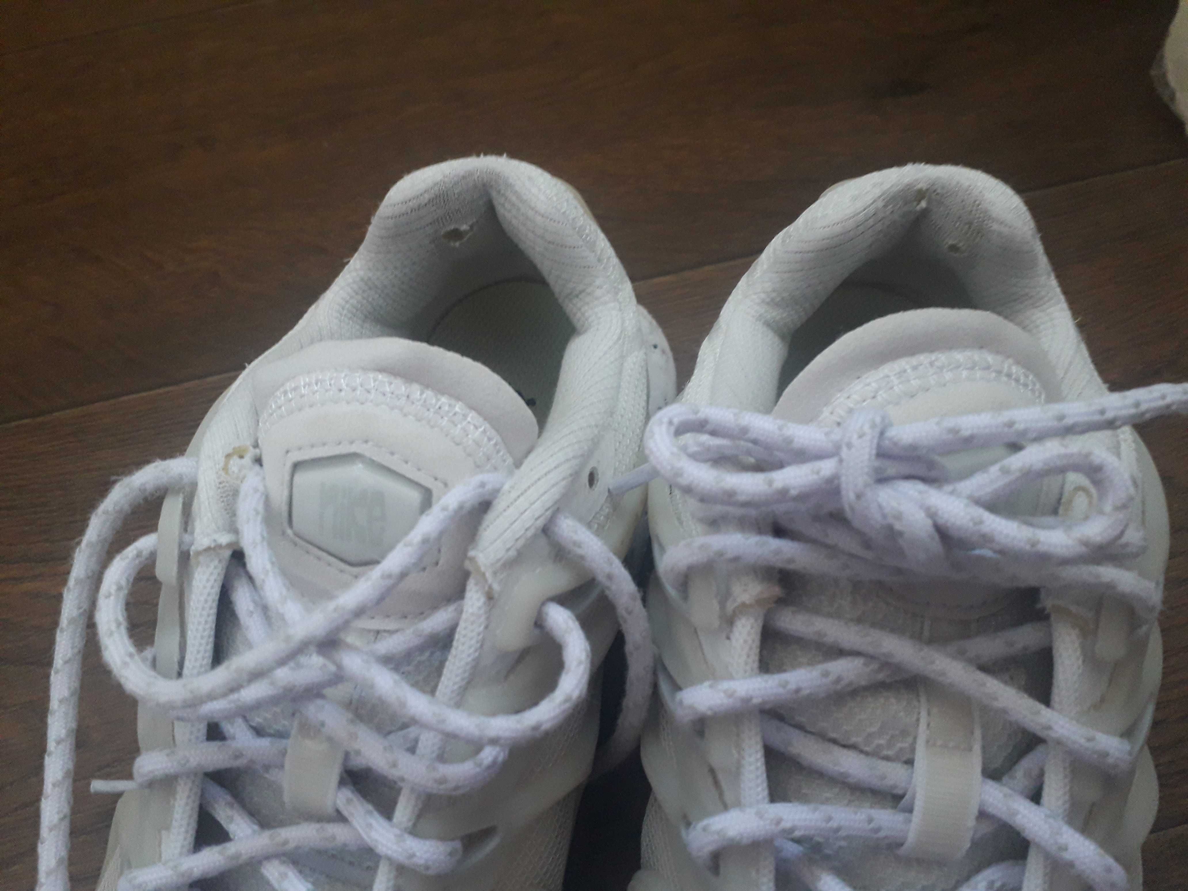 Кросівки Nike р.42 Вживані