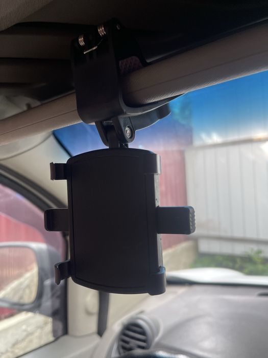 Тримач до телефона в авто