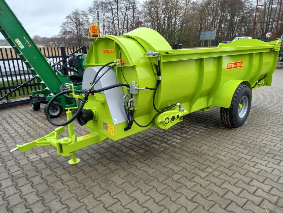 Sadowniczy rozrzutnik obornika, kory, zrębki, podłoża