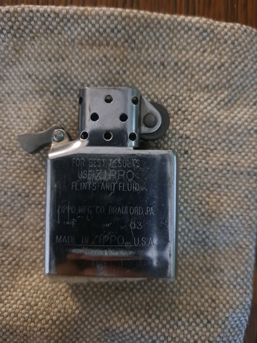Zapalniczka Zippo, stara sprzedam lub zamienie na łańcuszek ze srebra.