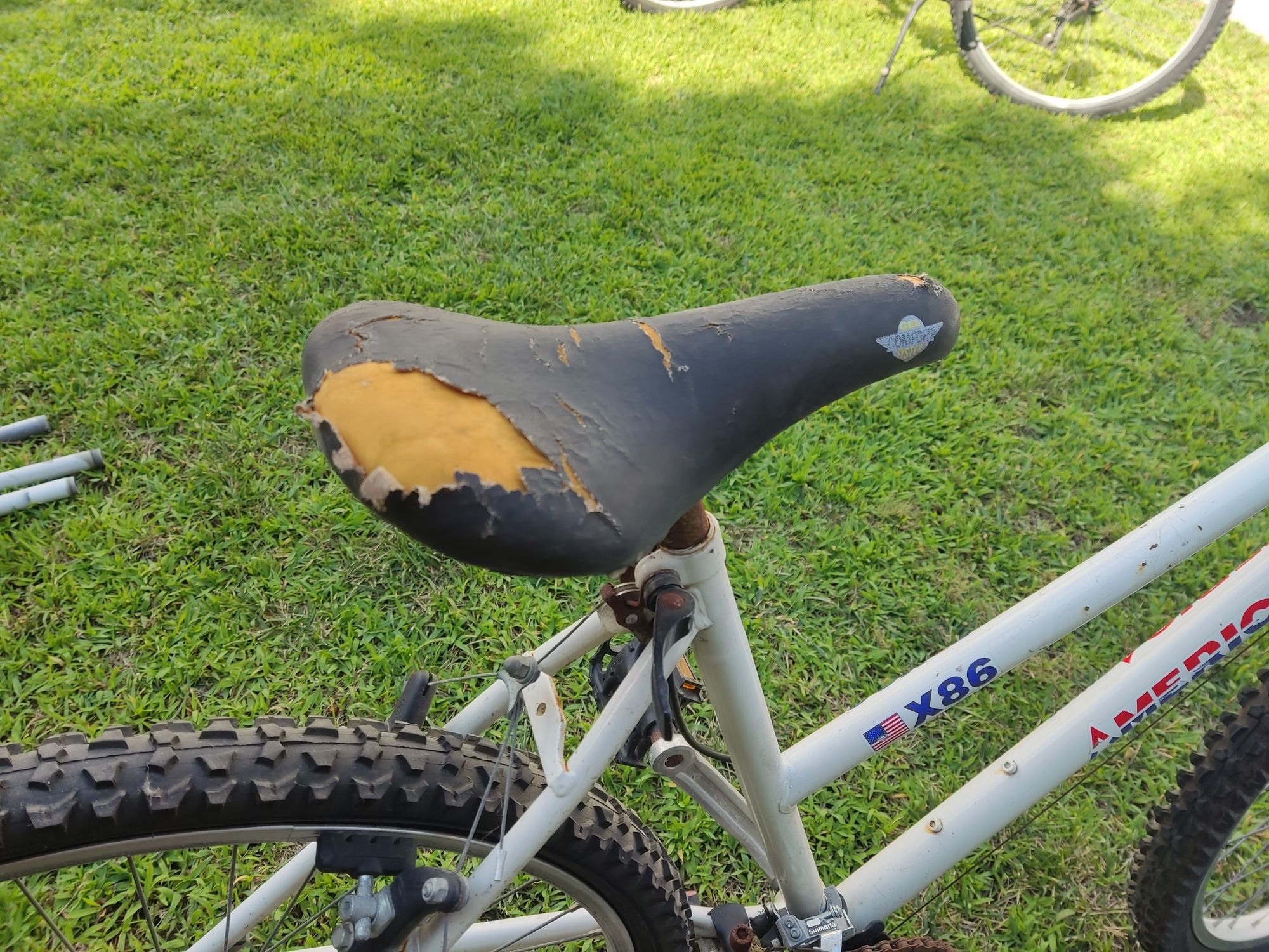 Duas bicicletas Shimano usadas