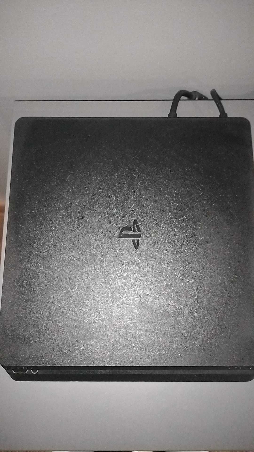 PlayStation 4 slim+ 2 pady i 9 gier