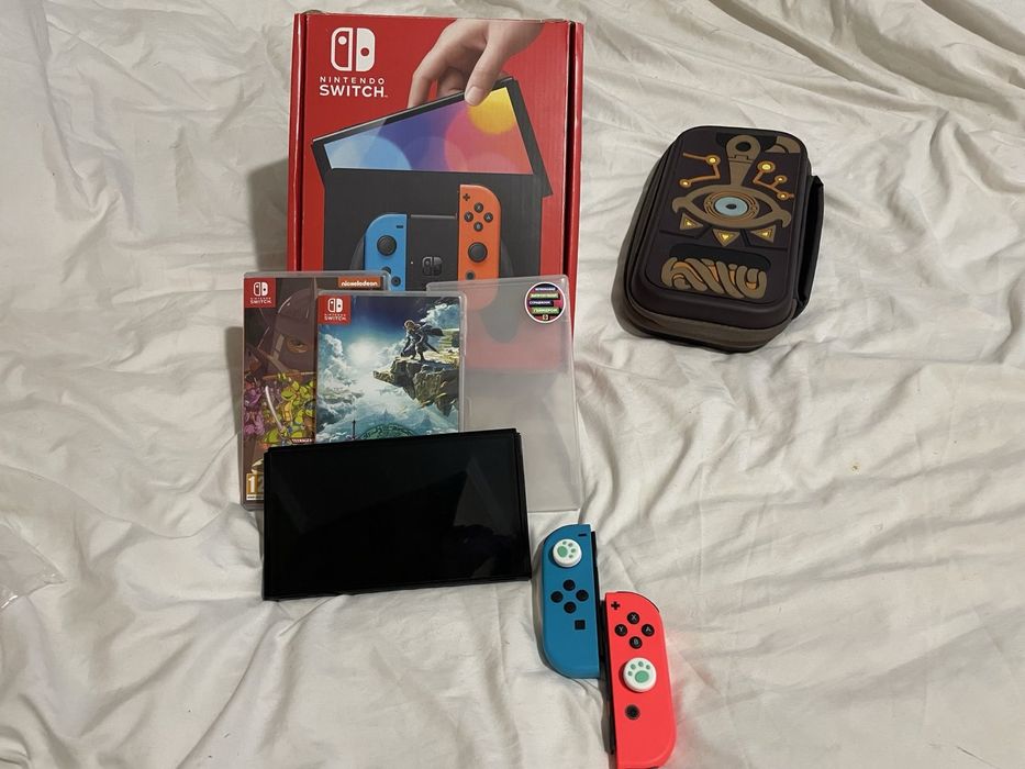 Nintendo switch oled blue/red разом  з трьома іграми  та чохлом