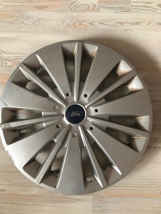 Kołpaki Ford 16” – oryginalne, komplet 4 szt., dobry stan – 80 zł