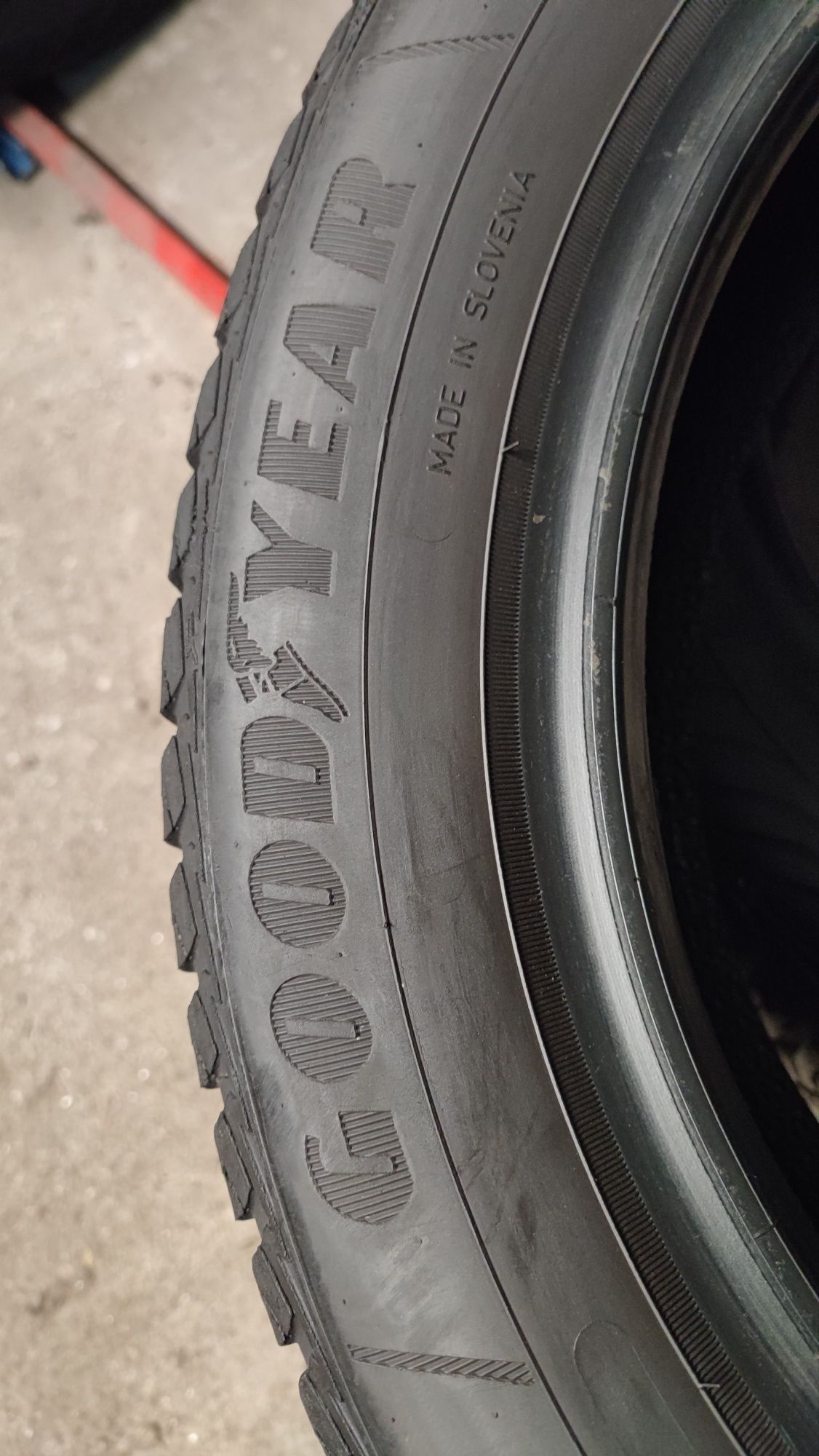 Vendo Par 165/65r15 GoodYear Vector4Seasons com 80% piso