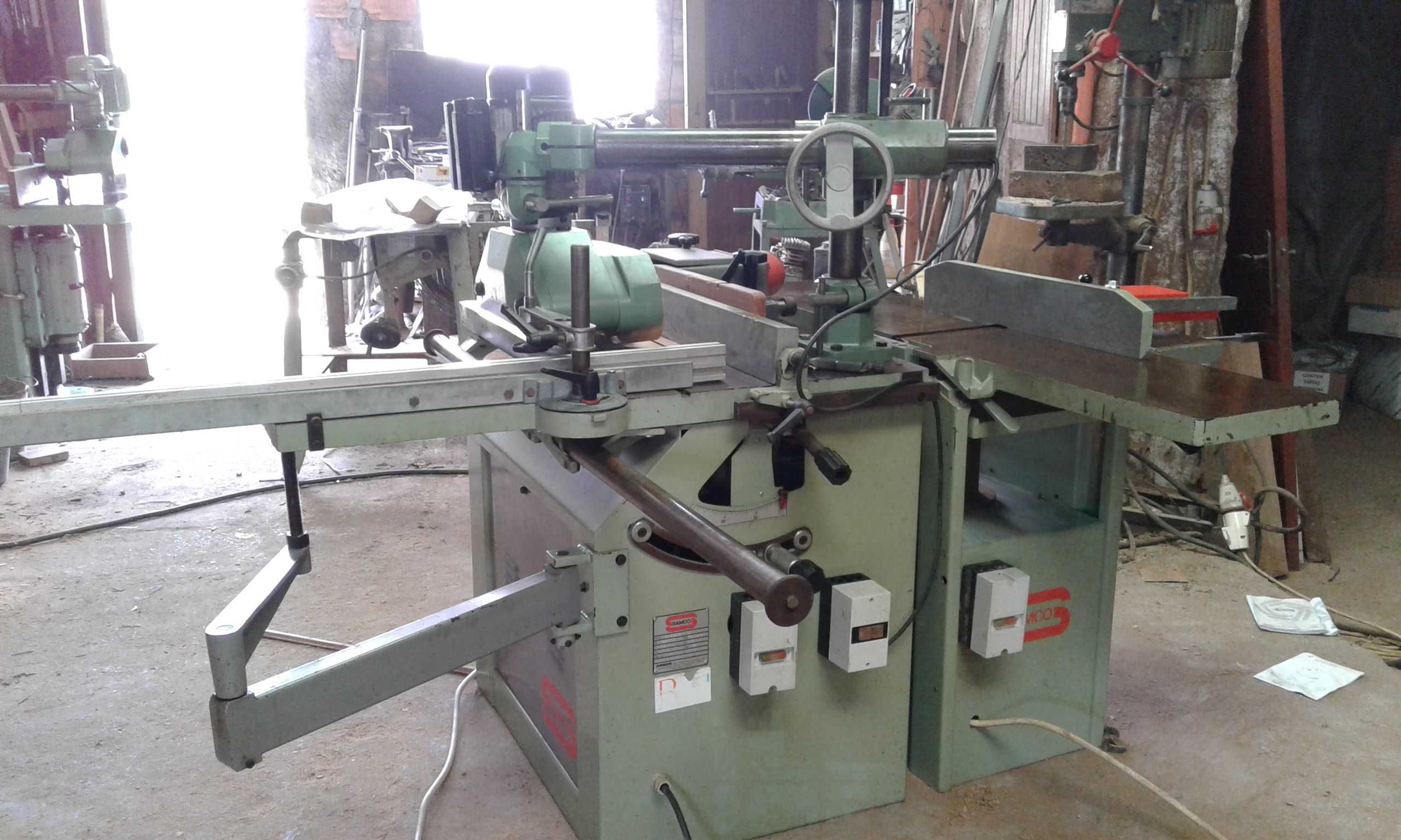 Maquina universal com alimentador