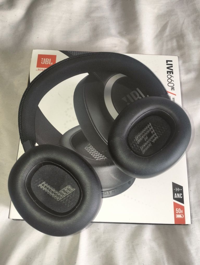 Auscultadores Bluetooth JBL Live 600NC