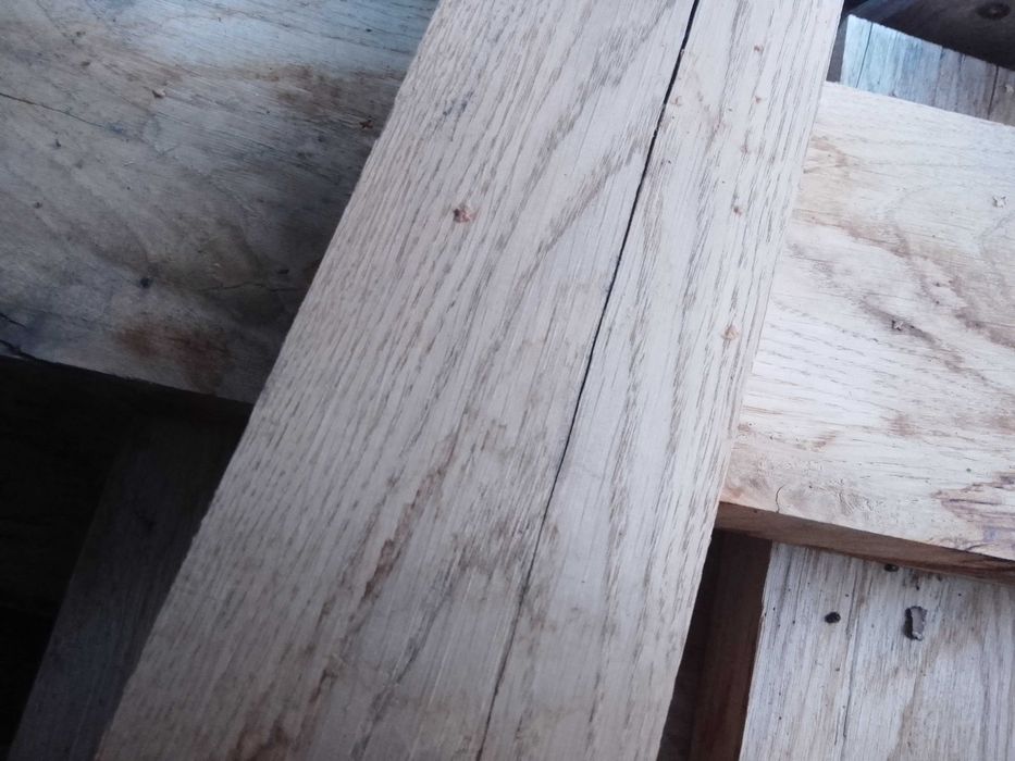 Gruba dębowa półka industrialna