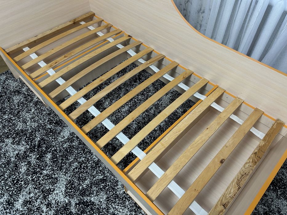 Ліжко з матрацом