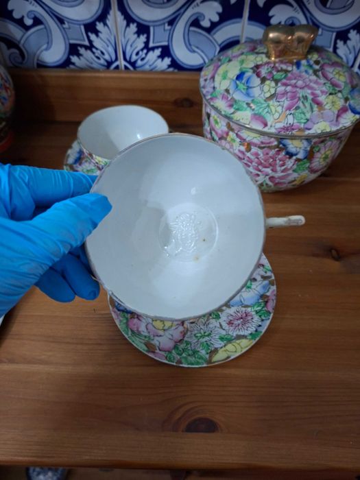 Conjunto de chávenas e bule, açucareiro e leiteiro chinesa