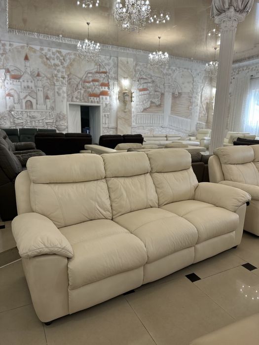 Розкішні шкіряні дивани 2-ка і 3-ка в білому кольорі з механізмом