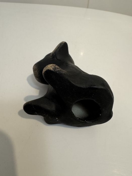 Czarny piesek pies szczeniaczek figurka ceramiczna wysokość 6cm.