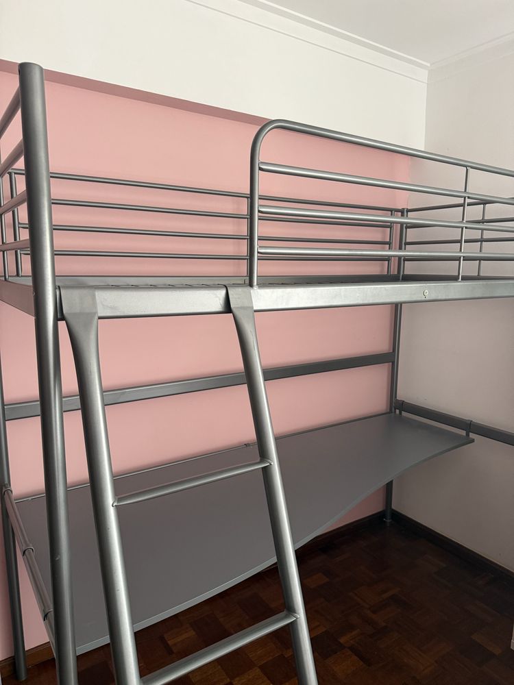 Cama com secretaria
