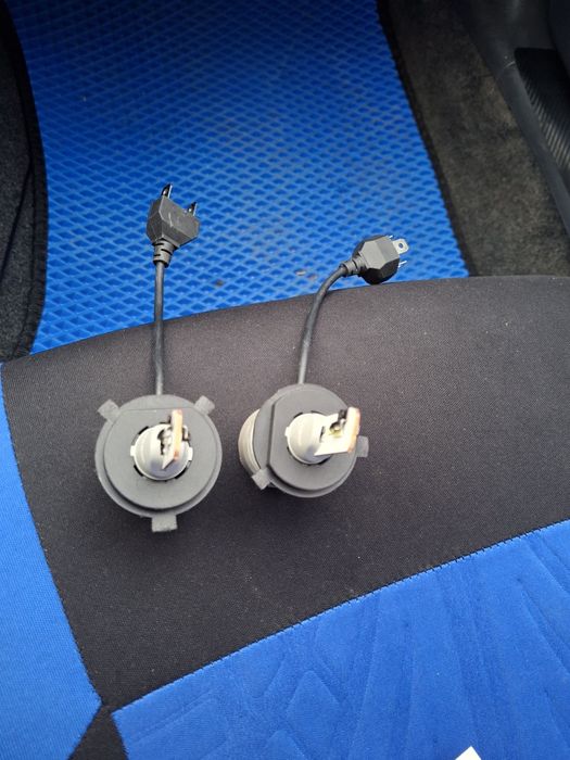 Лед-лампочки  H4