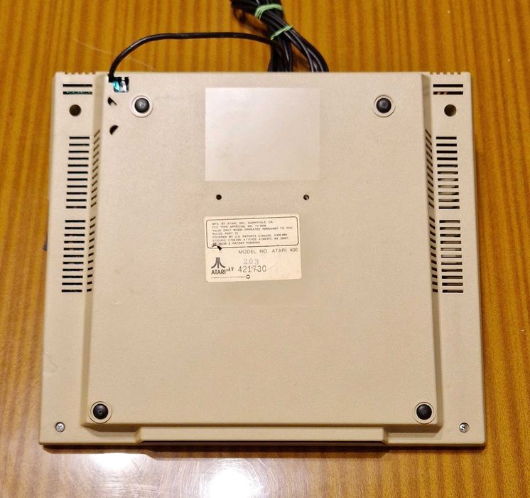 ATARI 400 - pierwszy komputer Atari !!! - totalny zabytek sprawny !!!