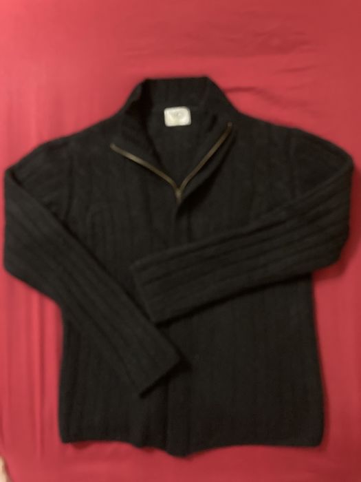 Продам мужской свитер на молнии.