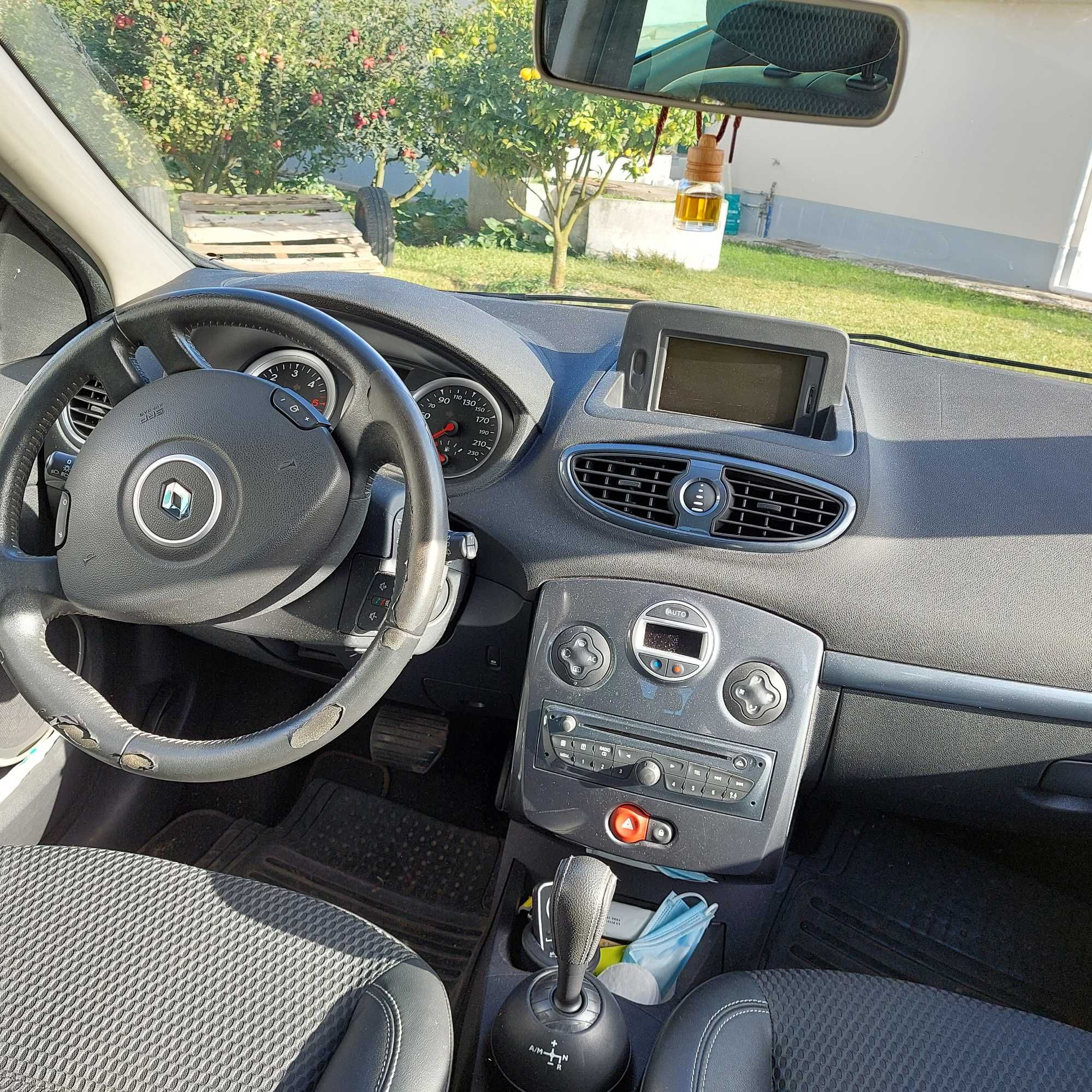 Clio a diesel automático muito estimado
