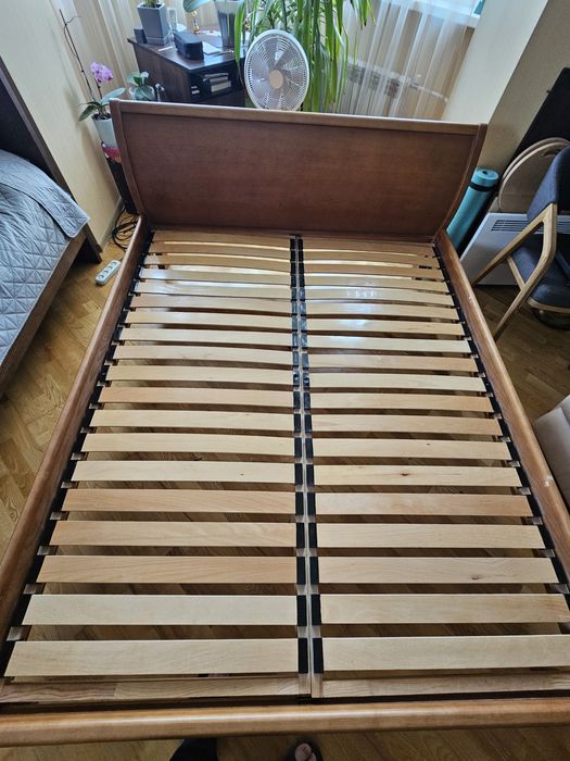 Двоспальне ліжко з ламелями (масив - дерево)