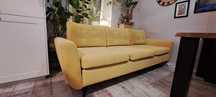 rozkładana sofa w dobrym stanie, żółta