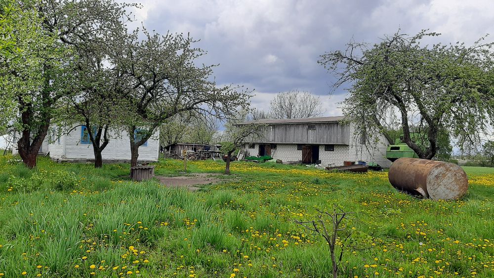 Будинок м.Корець. 74соти землі..