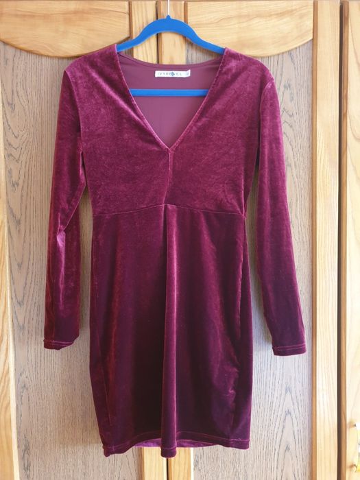 Welurowa sukienka bordowa