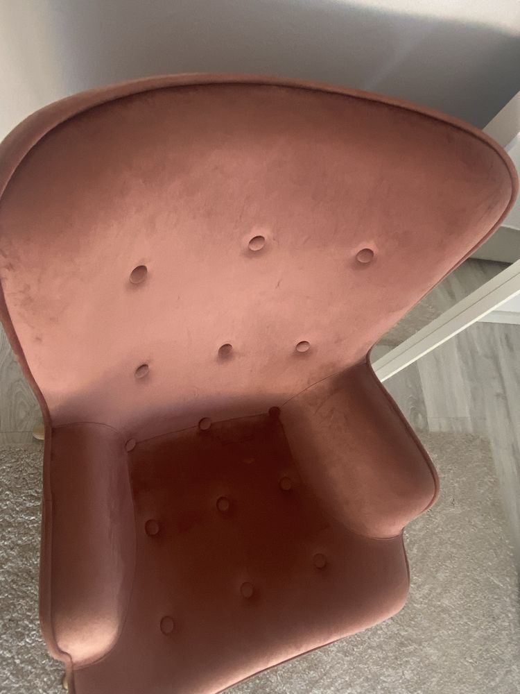 Poltrona veludo como nova  -rosa velho