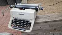 Stara maszyna do pisania Łucznik
