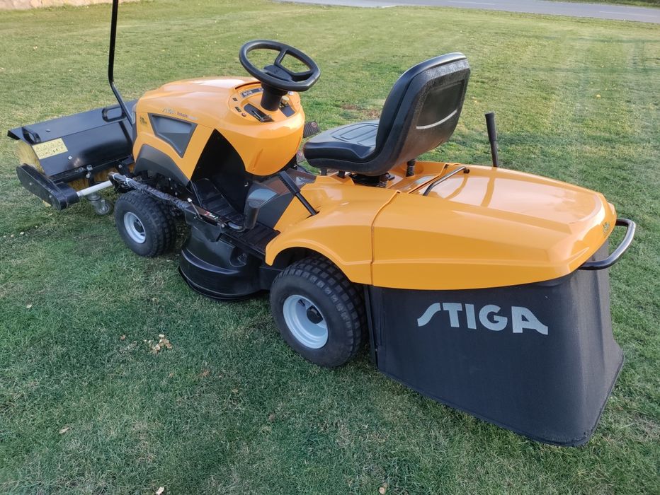 Traktorek kosiarka Stiga Estate 4092H + zamiatarka