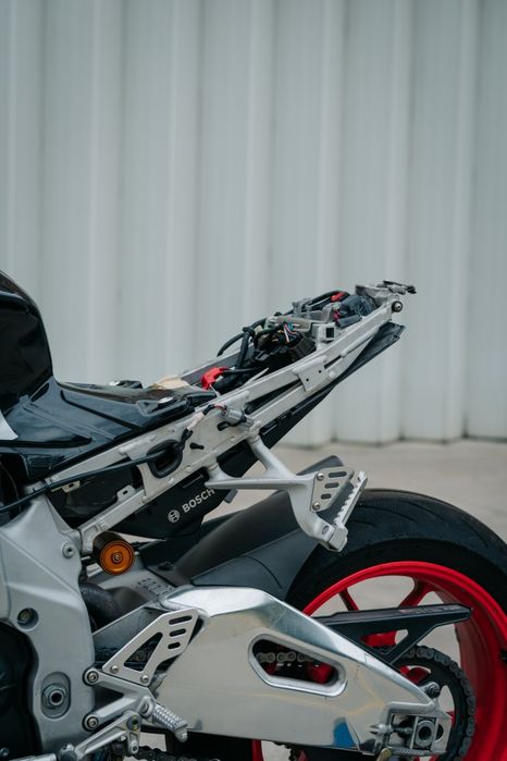 Aprilia Tuono V4 factory  acidentada