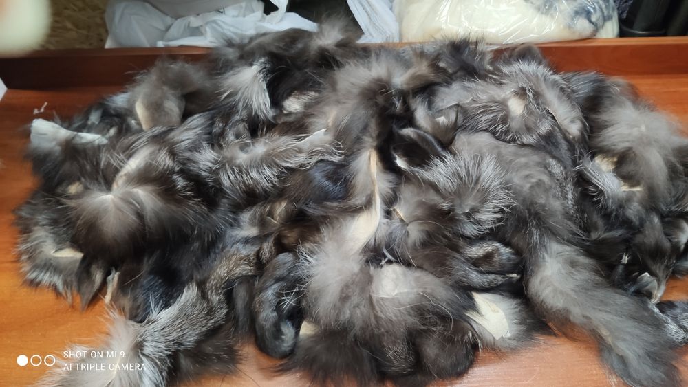 Обрезки от чернобурки -лапки.