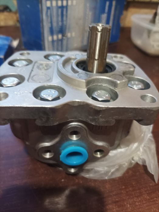 Продам насос шестеренный.