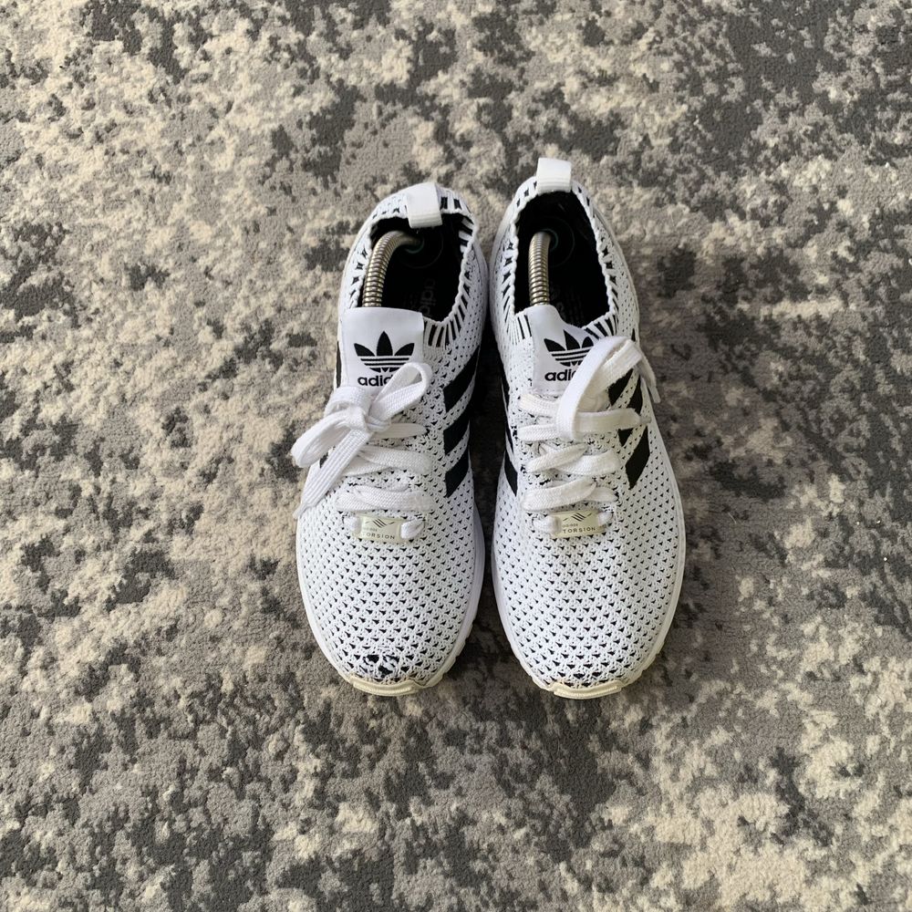 Продпю Білі кросівки Adidas