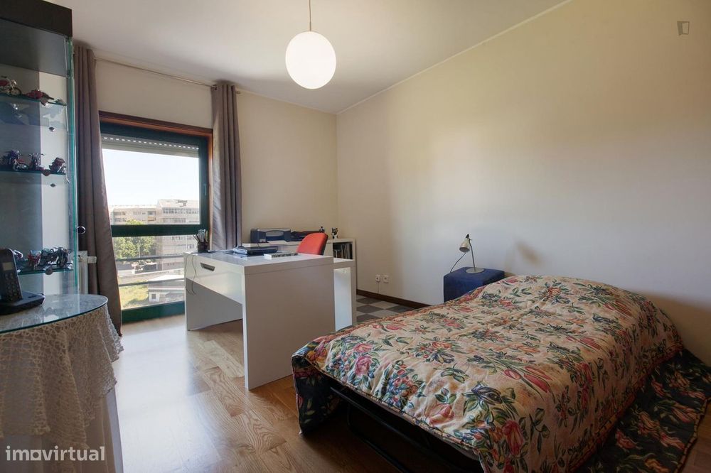 45987 - Quarto de solteiro com banheiro...